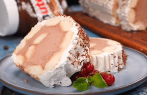 Recipe for a delicious sponge roll with luxurious cream!