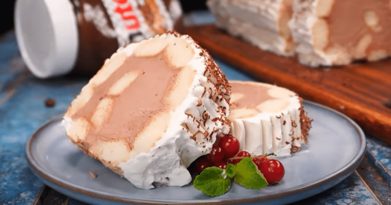 Recipe for a delicious sponge roll with luxurious cream!