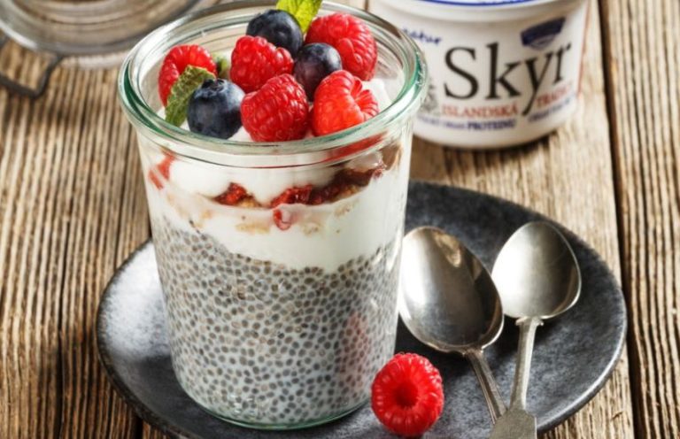 Coconut CHIA pudding with fruit: a delicious dessert full of vitamins!