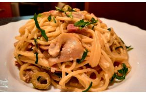 Spaghetti with mushroom-cream sauce – a simple and quick dinner
