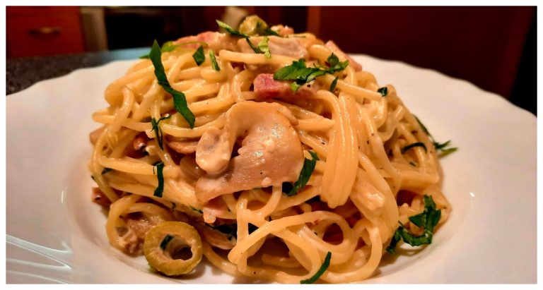Spaghetti with mushroom-cream sauce – a simple and quick dinner