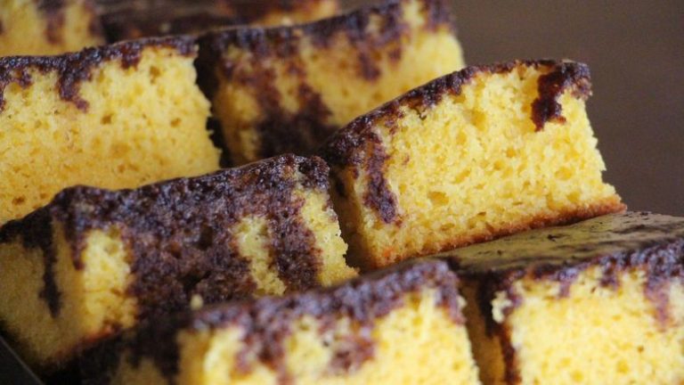 Juicy carrot cake with chocolate – extra moist!