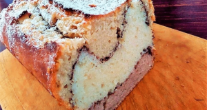 Three-coloured fantastic cake with cream – Great inspiration for a treat!