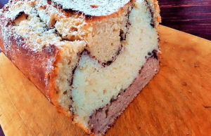 Three-coloured fantastic cake with cream – Great inspiration for a treat!