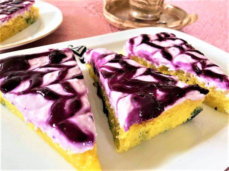 The best blueberry slices with cream and cottage cheese you’ve ever had!