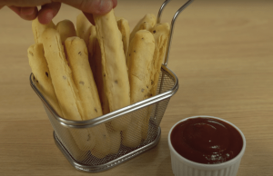 The best potato and cheese sticks: suitable for every party and celebration!