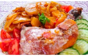 Smoked chicken bake with potatoes and bacon – quick and tasty