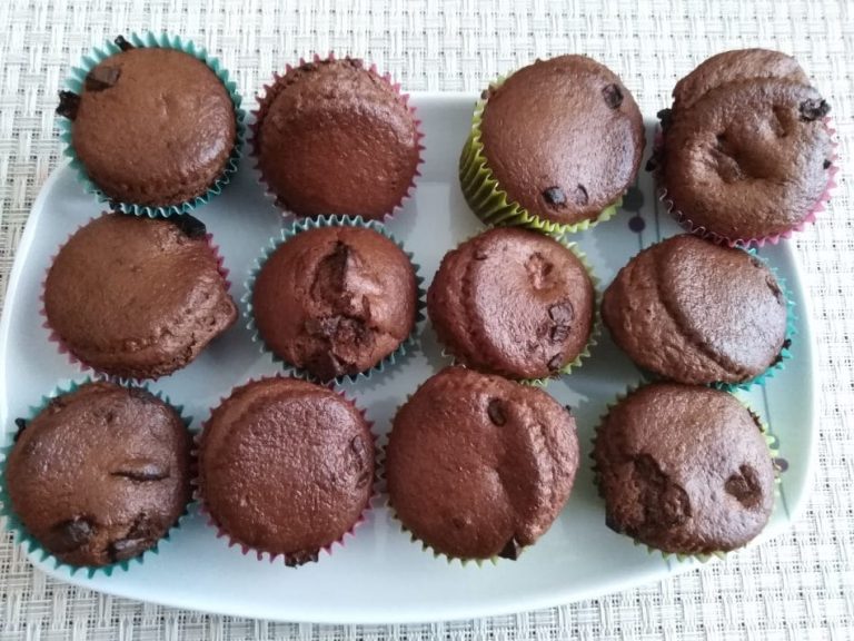 Delicious banana muffins with chocolate that you will love immediately!