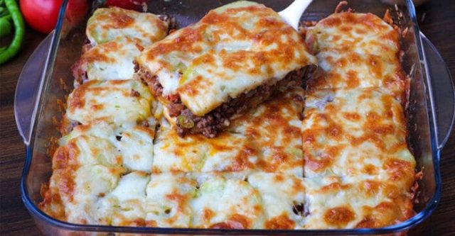 vynikajici-pecene-mlete-maso-se-syrem-chutny-recept