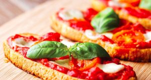 Baked lids with mozzarella and basil – a quick dish that will fill your family in less than 20 minutes