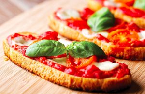 Baked lids with mozzarella and basil – a quick dish that will fill your family in less than 20 minutes