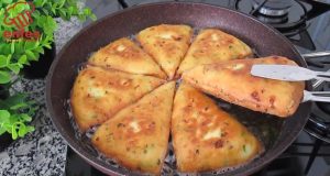 Tasty and quickly prepared cheese pancakes with spring onions and parsley!