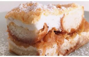 Semolina with apples and cottage cheese – quick, easy and very tasty