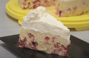 Cake for lazy people: Raspberry bliss biscuit cream delight