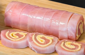 Chicken rolls on skewers filled with cheese with a great yogurt-mustard sauce – a perfect combination that will enchant you