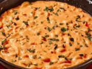 Very tasty buttery macaroni in a tomato-cream sauce with cheese – A quick and tasty dinner!