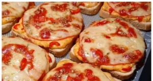 Do you have toast bread at home? Try these mini pizzas from it