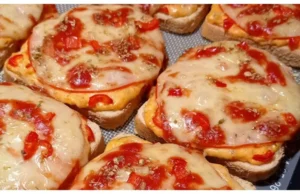 Do you have toast bread at home? Try these mini pizzas from it