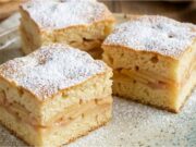 Yeast Apple Cake with a Hint of Strawberry: Juiciness in Every Bite Yeast apple cake with strawberry pudding – moist even the next day