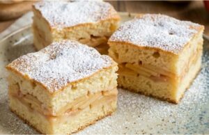 Yeast Apple Cake with a Hint of Strawberry: Juiciness in Every Bite Yeast apple cake with strawberry pudding – moist even the next day
