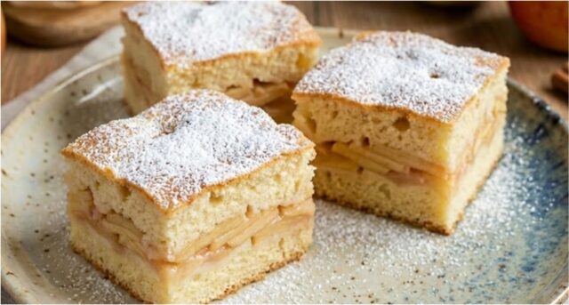 apple-cake-5 Yeast apple cake with strawberry pudding – moist even the next day