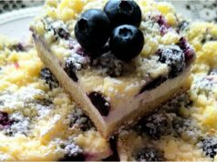 Delicate Butter Cake with Quark, Blueberries and Honest Crumble Butter cake with quark and blueberries on a tray – honest homemade dessert