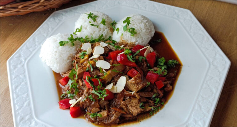 Lightning-fast One-pan Dinner: Juicy Spicy Turkey Stir-fry with Vegetables and Rice