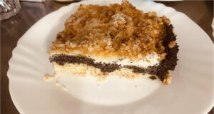 Moist Crumble Cake with Poppy Seeds, Quark and Marbled Effect – The Perfect Match for Your Afternoon Coffee Moist crumble cake with poppy seeds, quark and marbled effect