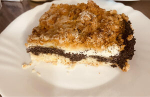 Moist Crumble Cake with Poppy Seeds, Quark and Marbled Effect – The Perfect Match for Your Afternoon Coffee Moist crumble cake with poppy seeds, quark and marbled effect