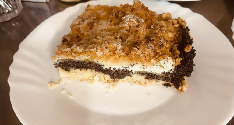 Moist Crumble Cake with Poppy Seeds, Quark and Marbled Effect – The Perfect Match for Your Afternoon Coffee