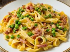 Lightning-Fast Pasta with Sour Cream, Crispy Bacon, and Cheese Creamy pasta with sour cream, bacon, and cherry tomatoes – quick dinner in 15 minutes