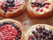 Traditional Czech Yeast Pastries with Fruit and Crunchy Crumble