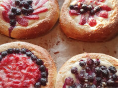 Traditional Czech Yeast Pastries with Fruit and Crunchy Crumble