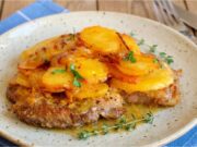 Juicy Pork Neck Baked with Creamy Potatoes and Caramelized Onions Pork neck casserole with creamy potatoes and curry onions