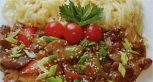 Juicy Pork Stir-Fry with Colorful Vegetables, Mushrooms and Noodles Juicy pork stir-fry with noodles and vegetables