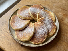 Apple Pancakes with Yogurt and Cinnamon: Quick, Fluffy, and No Rising Needed Apple pancakes with yogurt and cinnamon served on a plate
