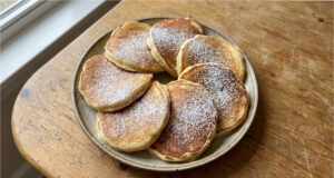Apple Pancakes with Yogurt and Cinnamon: Quick, Fluffy, and No Rising Needed Apple pancakes with yogurt and cinnamon served on a plate
