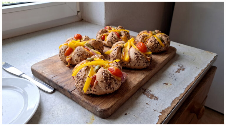 Baked Kaiser Rolls with Cheddar and Herb Butter: Quick Dinner Ready in 12 Minutes