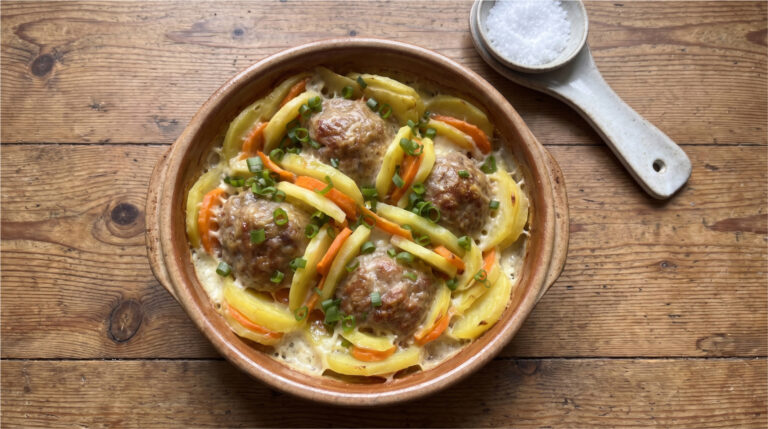 Baked Potatoes with Meatballs: Hearty Family Meal with Béchamel and Cheese