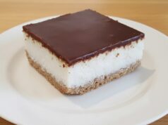 Coconut Madness Without Turning On the Oven: Luxurious No-Bake Bounty Cake No-bake coconut Bounty cake: luxurious dessert without baking