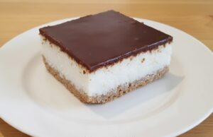 Coconut Madness Without Turning On the Oven: Luxurious No-Bake Bounty Cake No-bake coconut Bounty cake: luxurious dessert without baking