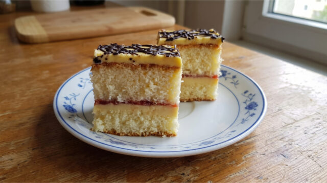 cake-slice-butter-cream-raspberry-jam Cake slice with butter cream and raspberry jam