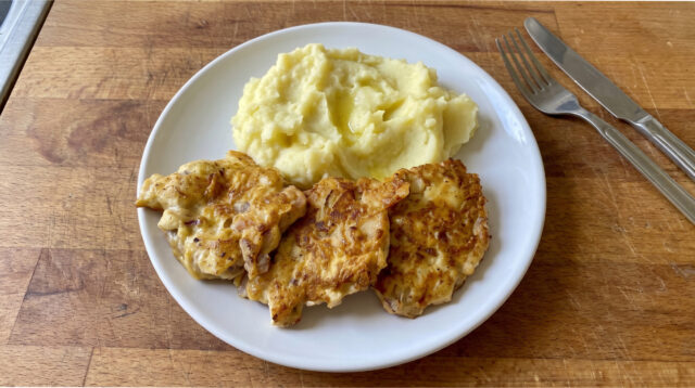 chicken-patties-leek-pineapple Chicken patties with leek and pineapple served on a plate