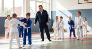 A New Coach at a Children’s Martial Arts Club Began Bullying and Humiliating Less Skilled Kids. Other Parents Stayed Silent Out of Fear for Competition Nominations Children at martial arts training session