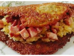 Cmunda po kaplicku: Recipe for Crispy Potato Pancake Filled with Smoked Meat and Fragrant Sauerkraut Cmunda po kaplicku: Authentic Czech classic with potato pancakes, sauerkraut, and smoked meat