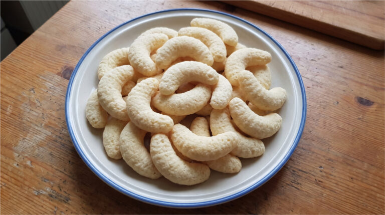 Coconut Crescents: Simple Christmas Cookies with a Delicate Flavor and Golden Finish