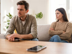 If I Don’t Reply to a Message Within Ten Minutes, My Girlfriend Interrogates Me. It’s Hell at Work Because of It Conflict over phone messages.