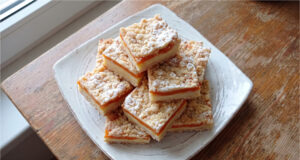 Crumb Cake with Vanilla Pudding and Apricots: Moist Dessert with a Crunchy Layer Crumb cake with vanilla pudding and apricots on a tray