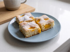 Cup Peach Sponge Cake: Fluffy Creamy Dessert Ready in Minutes Cup peach sponge cake with peaches and cream