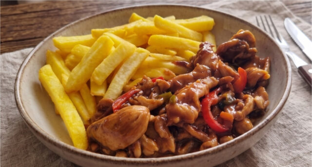 delicious-chicken-stir-fry-with-vegetables-and-homemade-fries-656 Delicious chicken stir-fry with vegetables and homemade fries